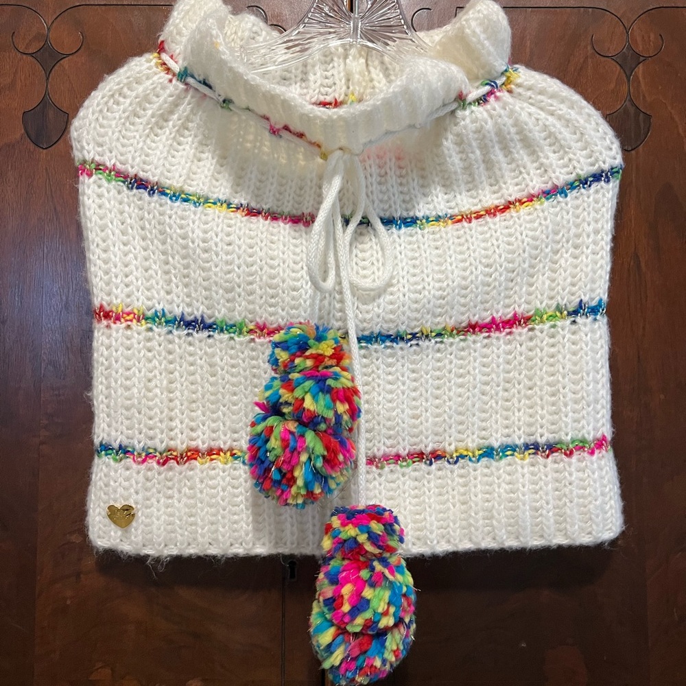 Super cute scarf with multicolored pompoms